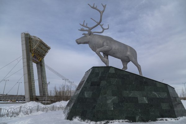 depositphotos 80568482 stock photo monument reindeer